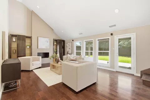 237 Woodcrest Dr, Richardson, TX 75080