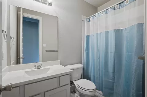 Bath - 1429 Eclipse Rd, Aubrey, TX 76227 photo 5 of 5