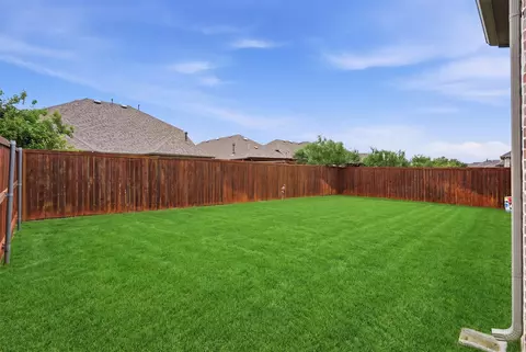 Exterior - 1429 Eclipse Rd, Aubrey, TX 76227 photo 4 of 7