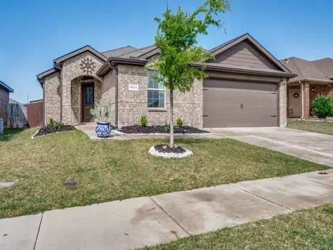 9321 Castorian Dr, Fort Worth, TX 76131