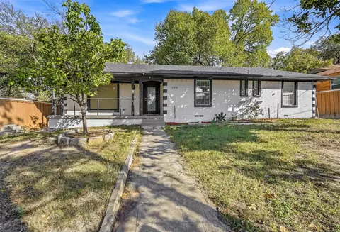 1711 Essex Ave, Dallas, TX 75203