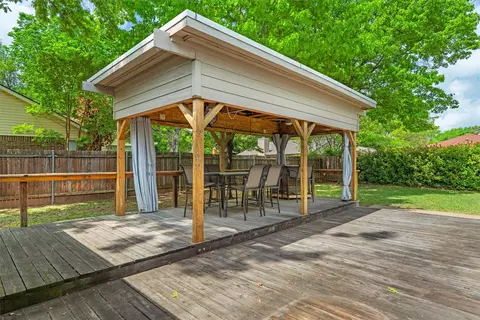 711 Hinsdale Dr, Arlington, TX 76006