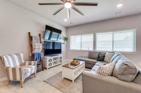 1305 Coyote Rdg, Aubrey, TX 76227