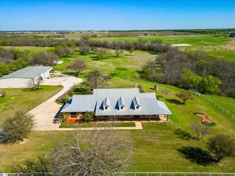 11918 Riek Rd, Krum, TX 76249