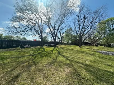 302 N Commercial St, Bells, TX 75414