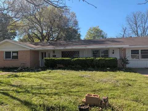 3395 Bonham St, Paris, TX 75460