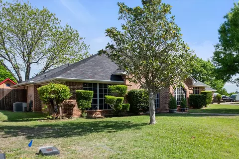 2800 Coventry Rd, Crowley, TX 76036