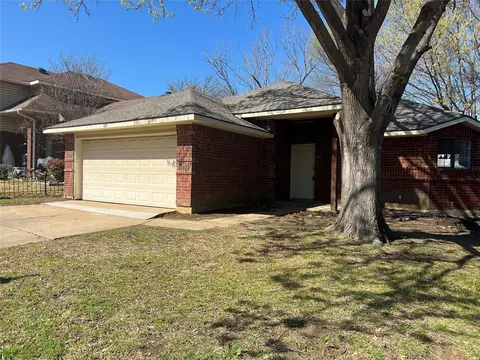 819 Lovingham Dr, Arlington, TX 76017