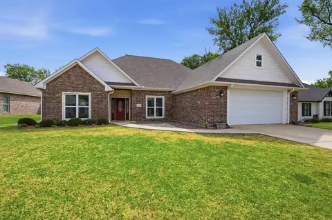 230 Bent Oak Dr, Pottsboro, TX 75076