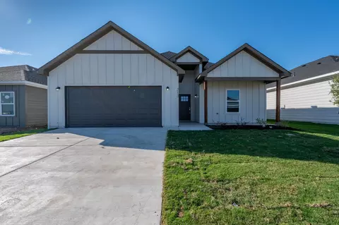 213 Marble Creek Dr, Fort Worth, TX 76131