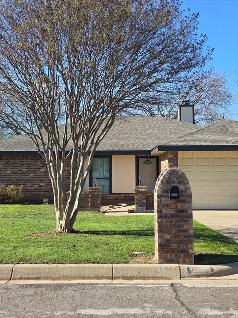 6412 Canyon Cir, Fort Worth, TX 76133