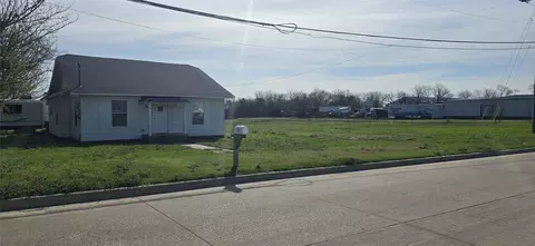 614 N 2nd St, Sanger, TX 76266