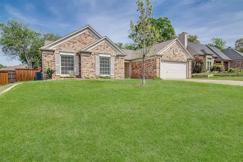 6713 Inwood Dr, North Richland Hills, TX 76182