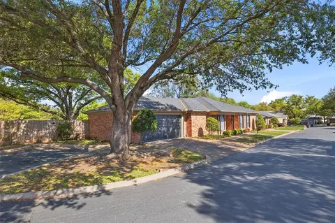 3824 Brookhaven Cir, Fort Worth, TX 76109