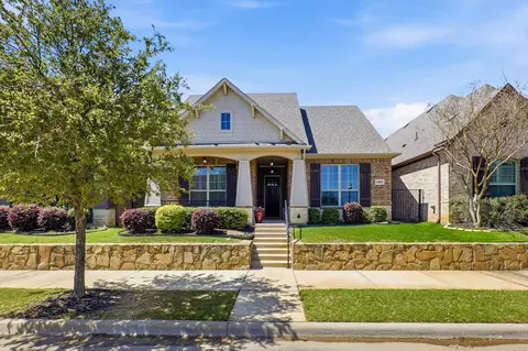 6909 Heather Ln, North Richland Hills, TX 76182