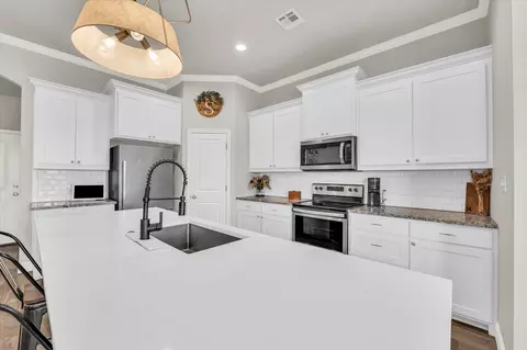 Kitchen - 10405 Aquilla Trl, Waco, TX 76708 photo 1 of 4