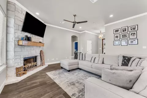 Living - 10405 Aquilla Trl, Waco, TX 76708 photo 2 of 3