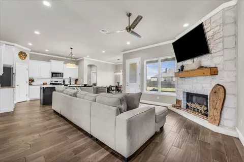 Living - 10405 Aquilla Trl, Waco, TX 76708 photo 3 of 3