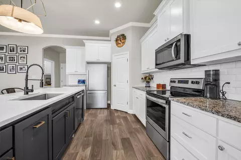 Kitchen - 10405 Aquilla Trl, Waco, TX 76708 photo 3 of 4