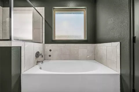 Bath - 10405 Aquilla Trl, Waco, TX 76708 photo 7 of 8