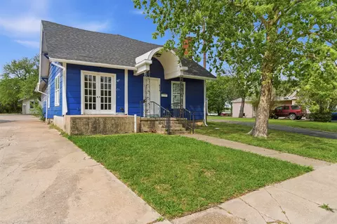 814 N Walnut St, Sherman, TX 75090