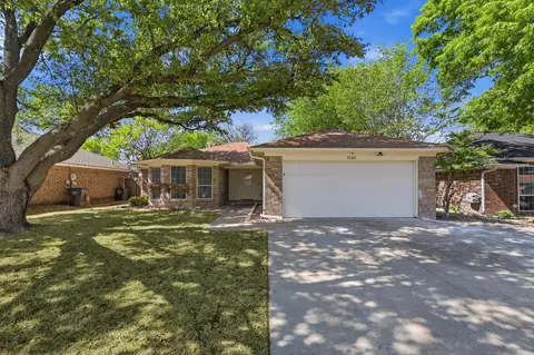 1140 W Hills Ter, Saginaw, TX 76179