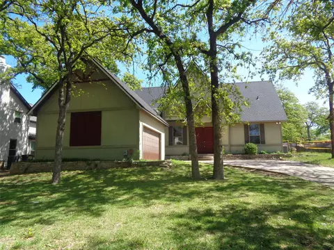 110 Pawnee Trl, Gainesville, TX 76240