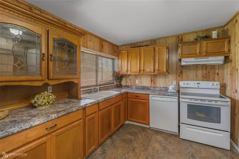 Kitchen - 121 Willow St, Heflin, LA 71039 photo 3 of 5