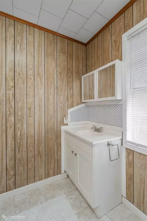 Bath - 121 Willow St, Heflin, LA 71039 photo 4 of 4