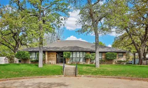 108 Evans St, Saint Jo, TX 76265