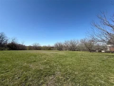 9212 Hidden Lakes Ct, Grand Prairie, TX 75104