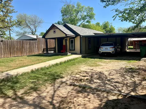 716 Baylor St, Nocona, TX 76255