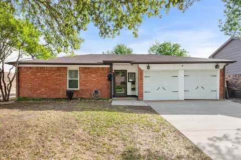 635 S Waxahachie St, Mansfield, TX 76063