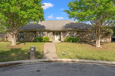 2103 Lake Country Dr, Arlington, TX 76012