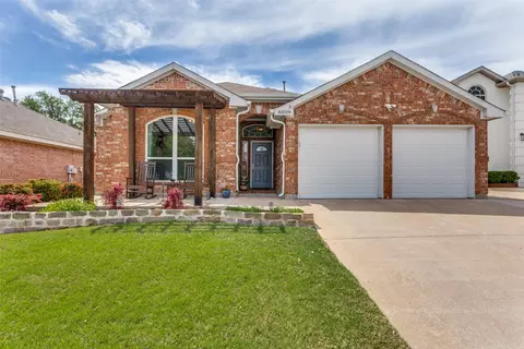 6809 Day Dr, Fort Worth, TX 76132