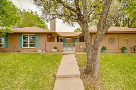 5011 Ledgestone Dr, Fort Worth, TX 76132
