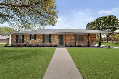 208 Gregory Dr, Desoto, TX 75115
