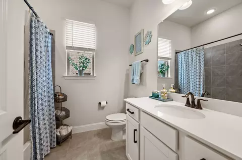Bath - 1226 Aster Pl, Haslet, TX 76052 photo 4 of 4