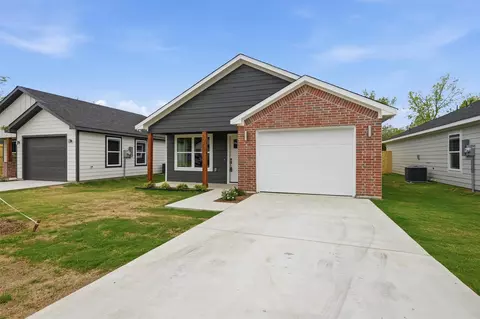 1012 S 1st St, Sherman, TX 75090
