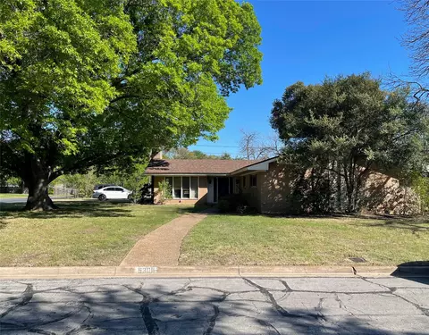 5300 Lake Crest Dr, Waco, TX 76710