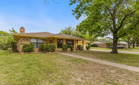 212 W Mcafee St, Mabank, TX 75147