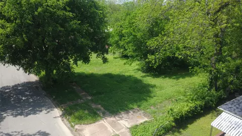 611 W Johnson St, Denison, TX 75020