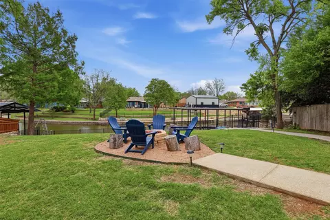 217 Granada Calle St, Granbury, TX 76049