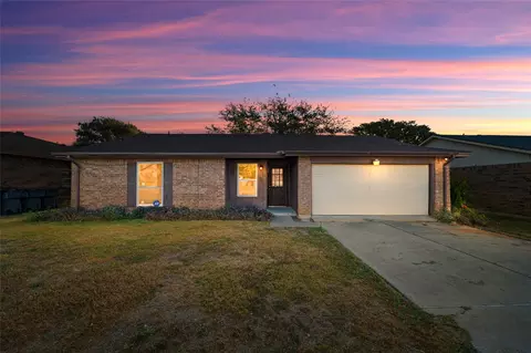 2742 E Pepperidge Dr, Lancaster, TX 75134