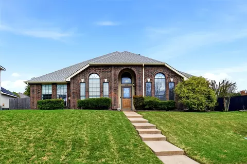 833 Windy Meadow Cir, Desoto, TX 75115