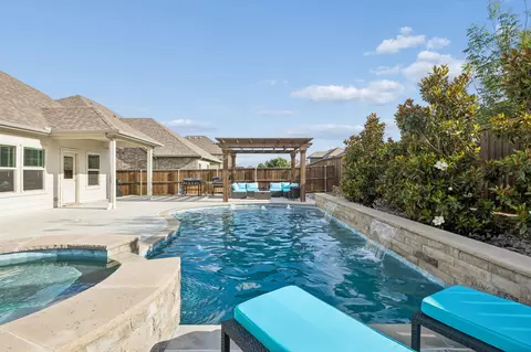 10105 Lakemont Dr, Fort Worth, TX 76131