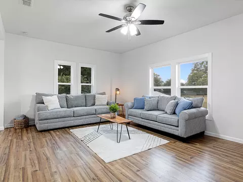 611 Cherry St, Bowie, TX 76230