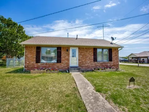 500 N 5th St, Gunter, TX 75058
