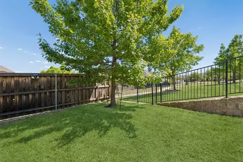 211 Copper Canyon Dr, Lewisville, TX 75067