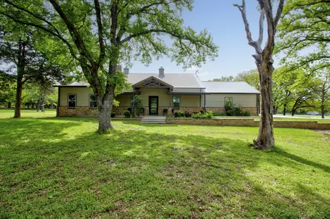 1024 Jordan Creek Rd, Collinsville, TX 76233